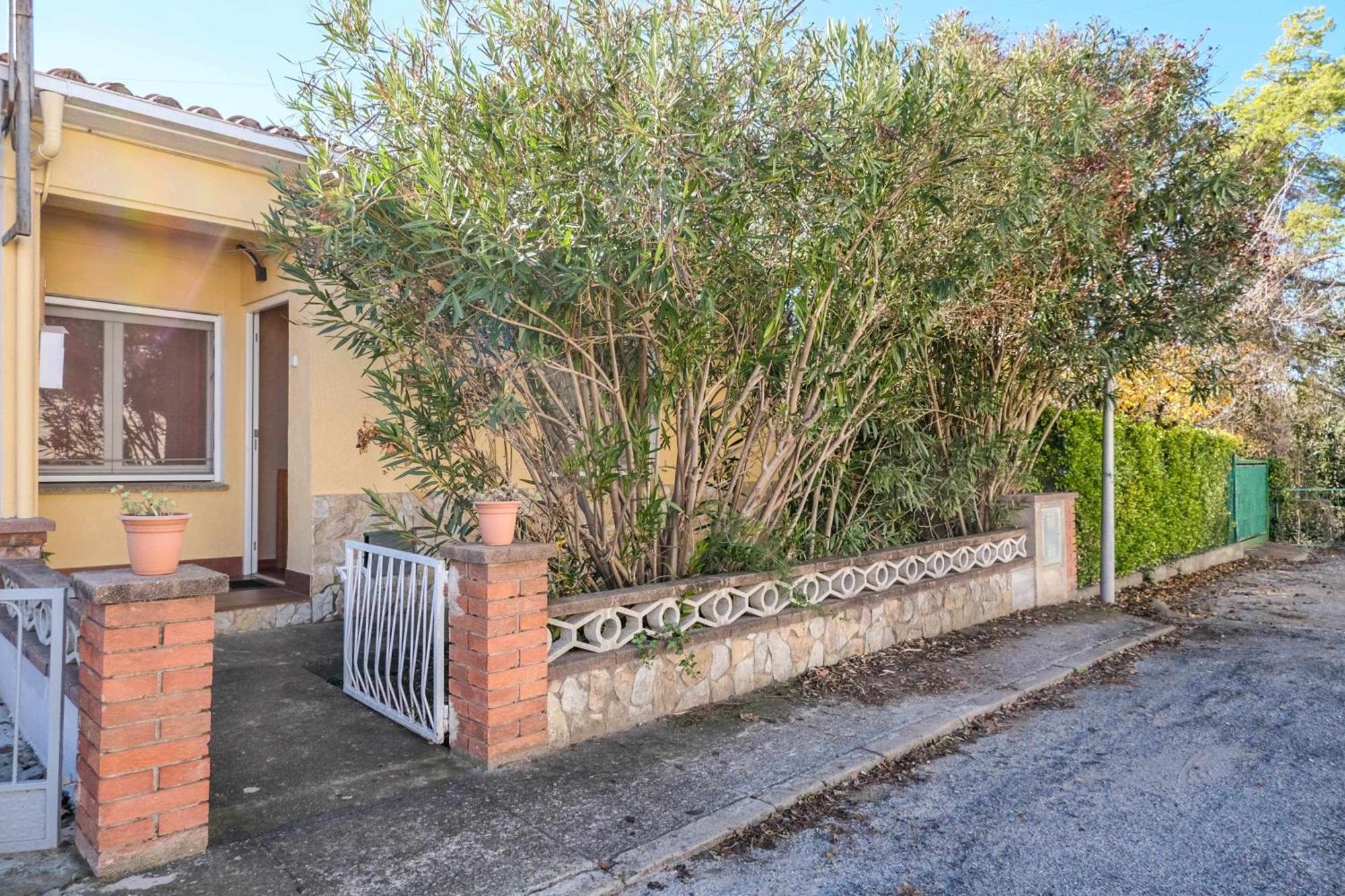 Can Camps Besalu Casa Planta Baja Con Jardin Zewnętrze zdjęcie